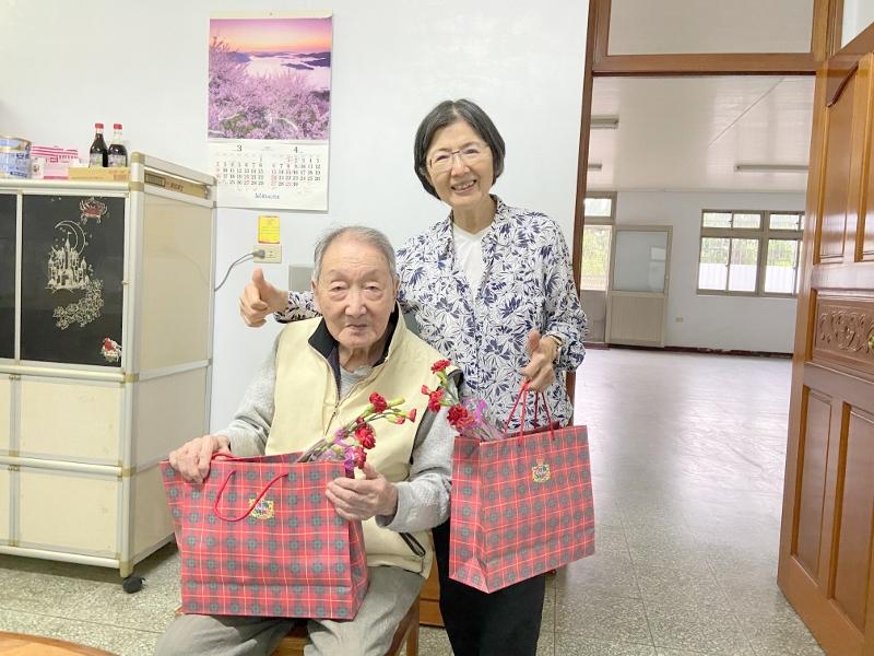 2025.5.4住美國的張姐妹特地回台探望已98歲高齡的父親張榮鑫醫師