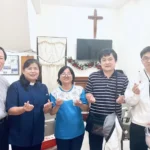 右一張光毅弟兄與牧者同工合影